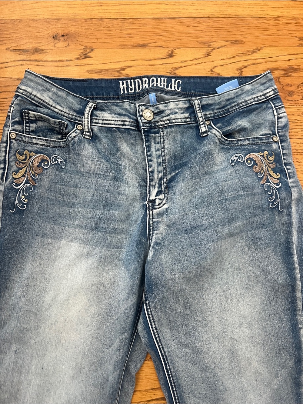 Hydraulic Women's Embroidered Crop Jeans - Faded Blue size 14 - Picture 2 of 5